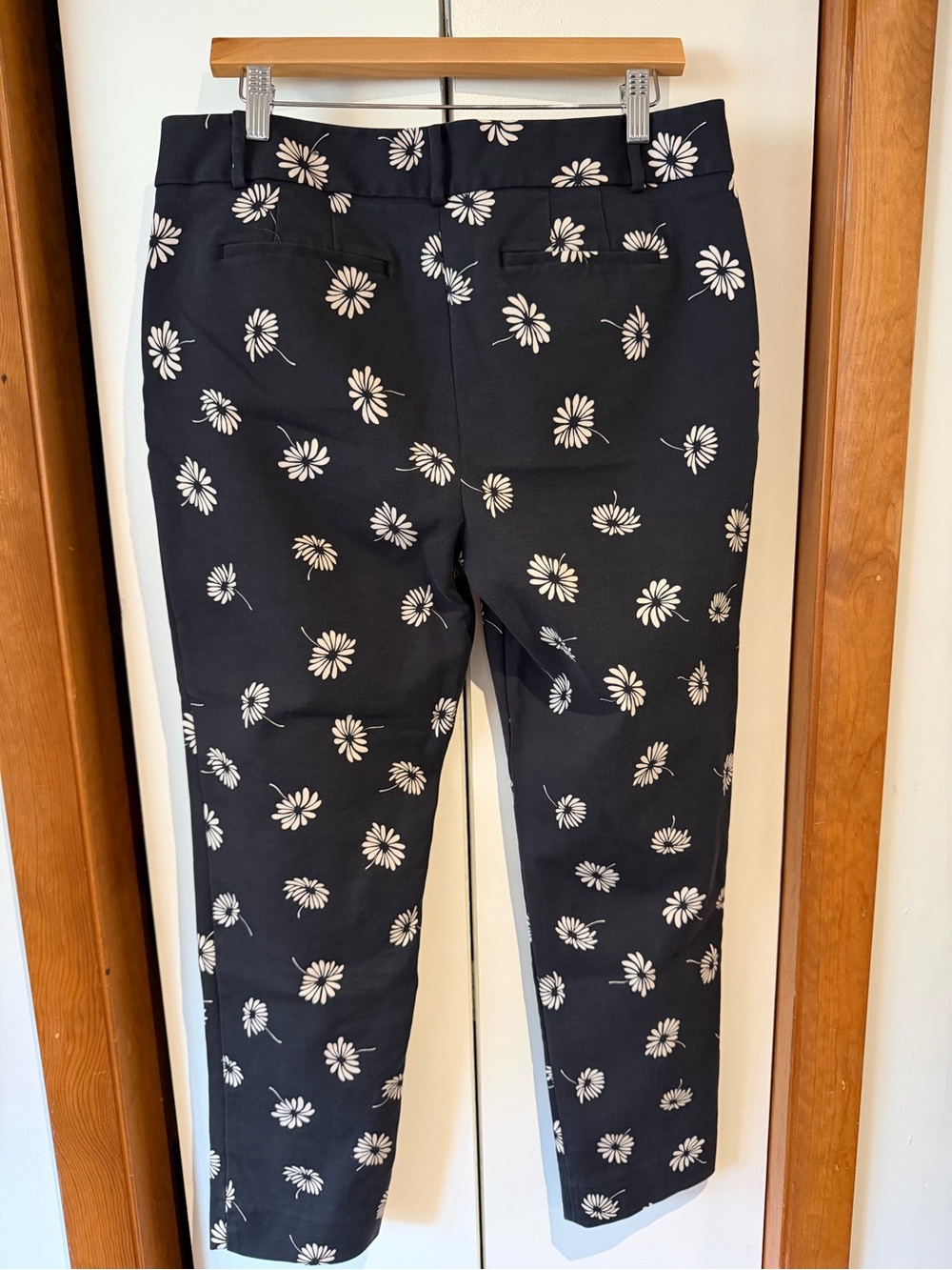 Talbots Hampshire Daisy Print Ankle Pants - Size 12 - Picture 5 of 8